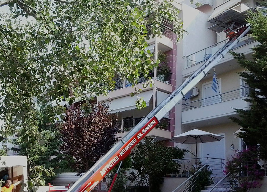 Ανυψωτικές μετακομίσεις με ανυψωτικό μηχάνημα